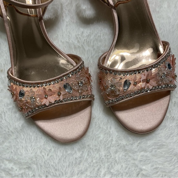 Badgley Mischka Brand
Taylin Low Heel Glamour Sandal - Picture 6 of 15